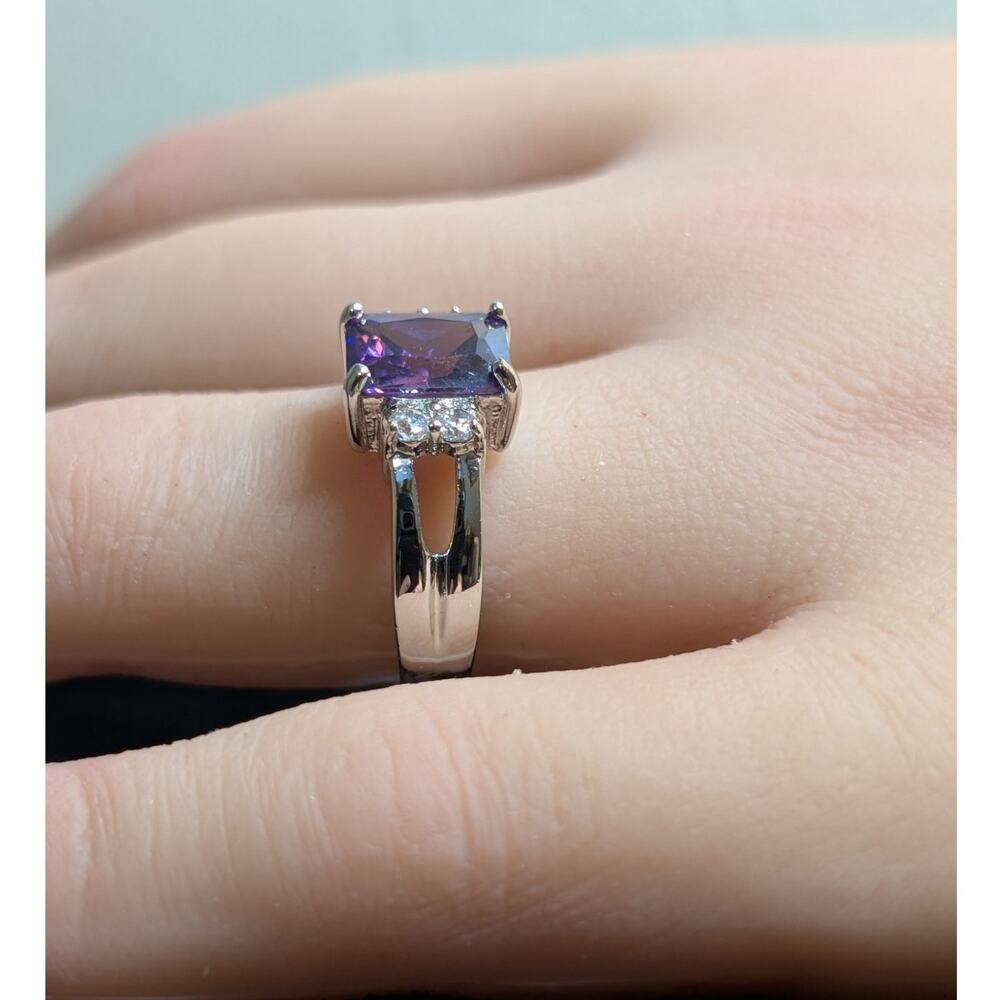 Emerald Cut Purple Crystal & Four Round Cut CZ Silver Tone Ring Size 8.25 - Picture 3 of 5